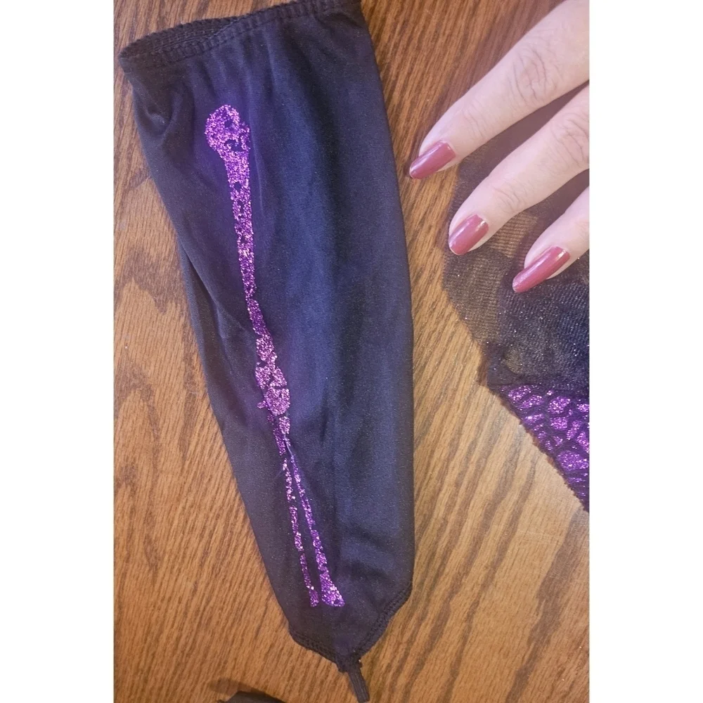 Fantas Costumes includes black
